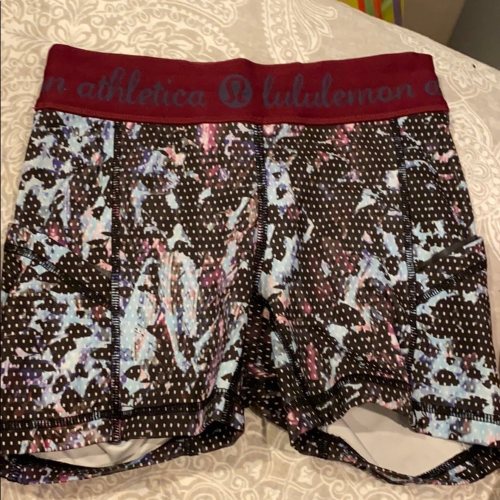 Lululemon shorts with pockets size 2
